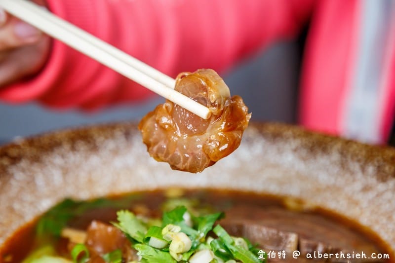 礁溪山形閣溫泉飯店一泊二食（頂樓餐廳邊欣賞宜蘭美景邊享用美食讓人舒適放鬆）