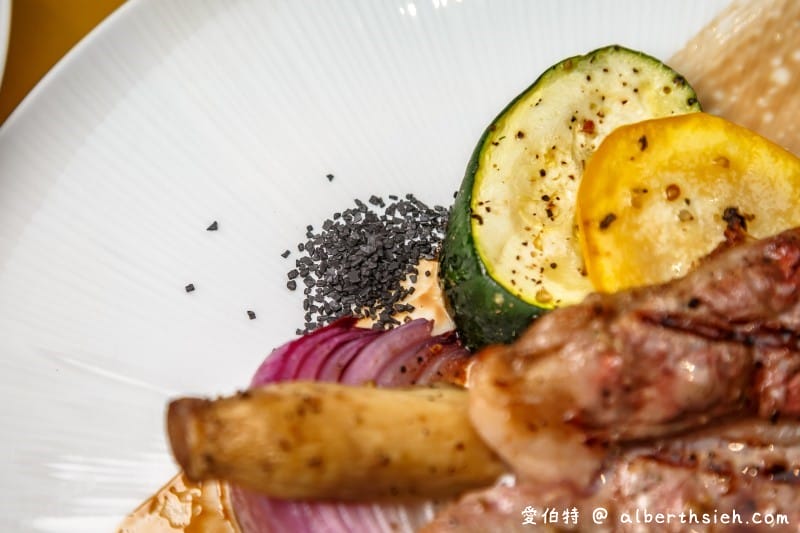 礁溪山形閣溫泉飯店一泊二食（頂樓餐廳邊欣賞宜蘭美景邊享用美食讓人舒適放鬆）