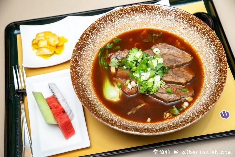 礁溪山形閣溫泉飯店一泊二食（頂樓餐廳邊欣賞宜蘭美景邊享用美食讓人舒適放鬆）