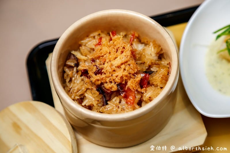 礁溪山形閣溫泉飯店一泊二食（頂樓餐廳邊欣賞宜蘭美景邊享用美食讓人舒適放鬆）