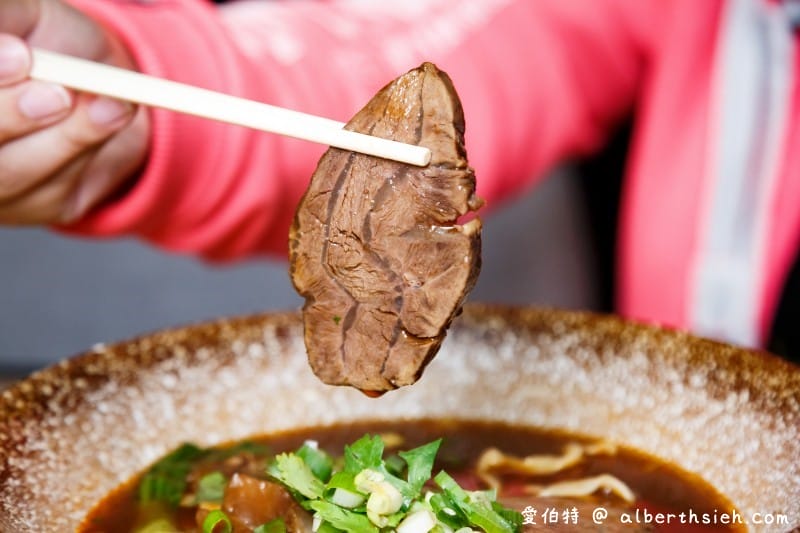 礁溪山形閣溫泉飯店一泊二食（頂樓餐廳邊欣賞宜蘭美景邊享用美食讓人舒適放鬆）