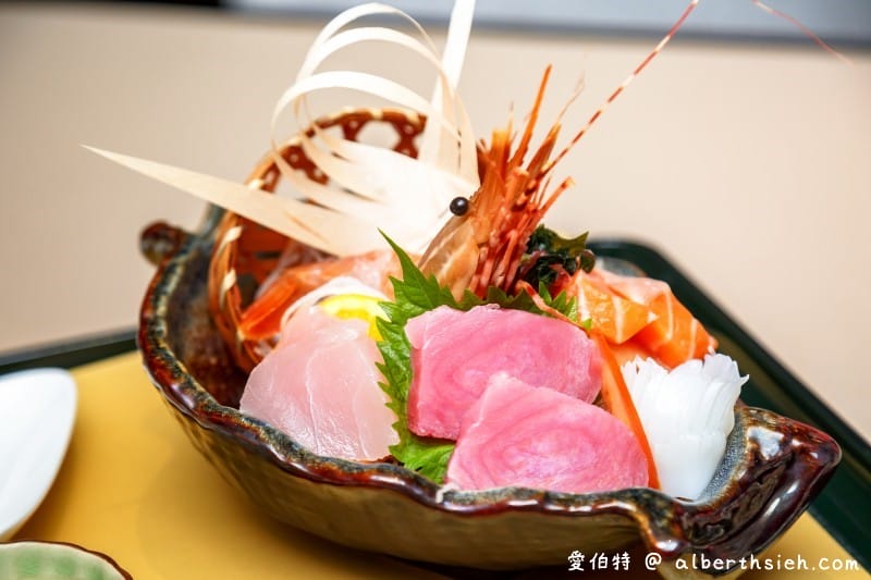 礁溪山形閣溫泉飯店一泊二食（頂樓餐廳邊欣賞宜蘭美景邊享用美食讓人舒適放鬆）