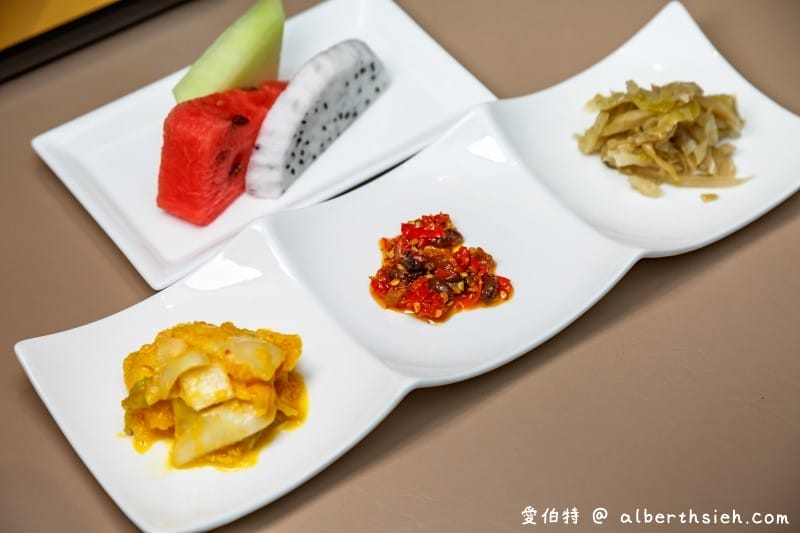 礁溪山形閣溫泉飯店一泊二食（頂樓餐廳邊欣賞宜蘭美景邊享用美食讓人舒適放鬆）