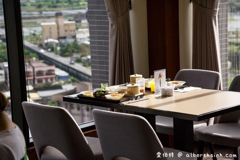 礁溪山形閣溫泉飯店一泊二食（頂樓餐廳邊欣賞宜蘭美景邊享用美食讓人舒適放鬆）