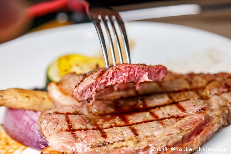 礁溪山形閣溫泉飯店一泊二食（頂樓餐廳邊欣賞宜蘭美景邊享用美食讓人舒適放鬆）