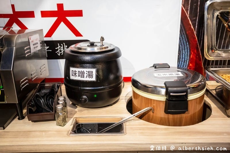 牛大大赤神牛排、日式豬排屋（319元起就吃的到原塊牛排外加自助吧！中壢JC PARK美食）