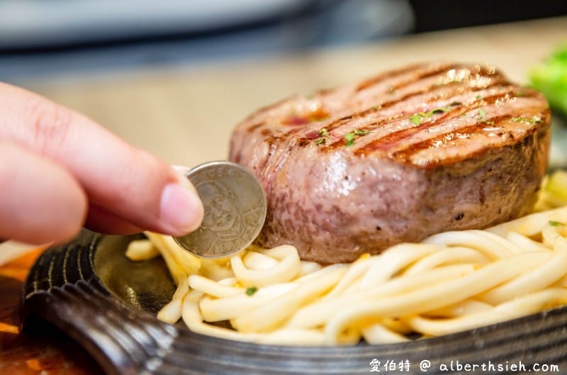牛大大赤神牛排、日式豬排屋（319元起就吃的到原塊牛排外加自助吧！中壢JC PARK美食）