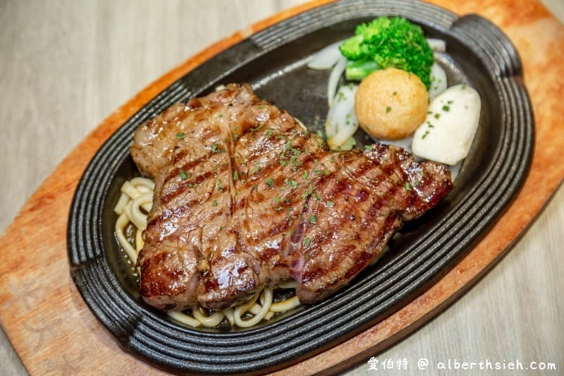 牛大大赤神牛排、日式豬排屋（319元起就吃的到原塊牛排外加自助吧！中壢JC PARK美食）