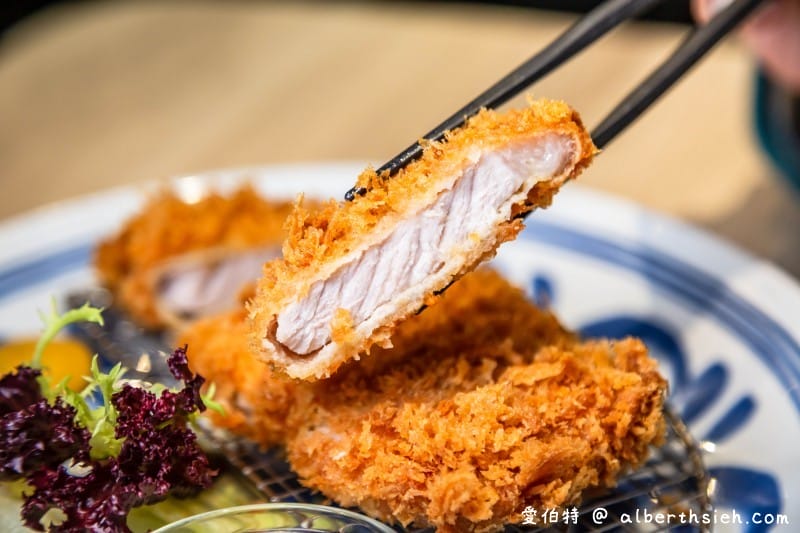 牛大大赤神牛排、日式豬排屋（319元起就吃的到原塊牛排外加自助吧！中壢JC PARK美食）