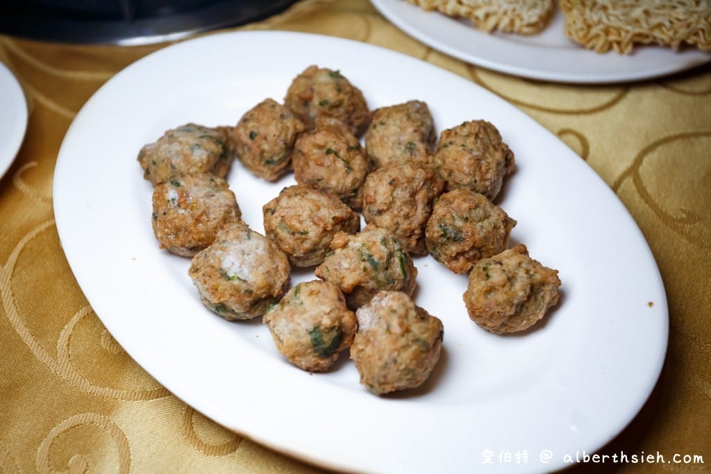 桃園平鎮鎮記麻辣火鍋(延平店)｜麻而不辣，鴨血入味好吃