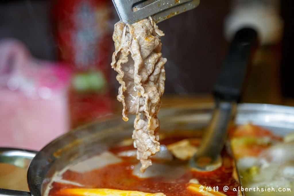 桃園平鎮鎮記麻辣火鍋(延平店)｜麻而不辣，鴨血入味好吃