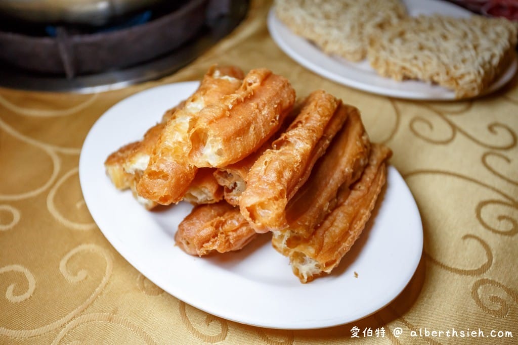 桃園平鎮鎮記麻辣火鍋(延平店)｜麻而不辣，鴨血入味好吃