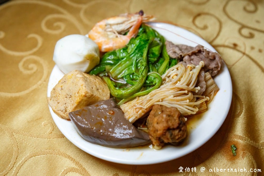 桃園平鎮鎮記麻辣火鍋(延平店)｜麻而不辣，鴨血入味好吃