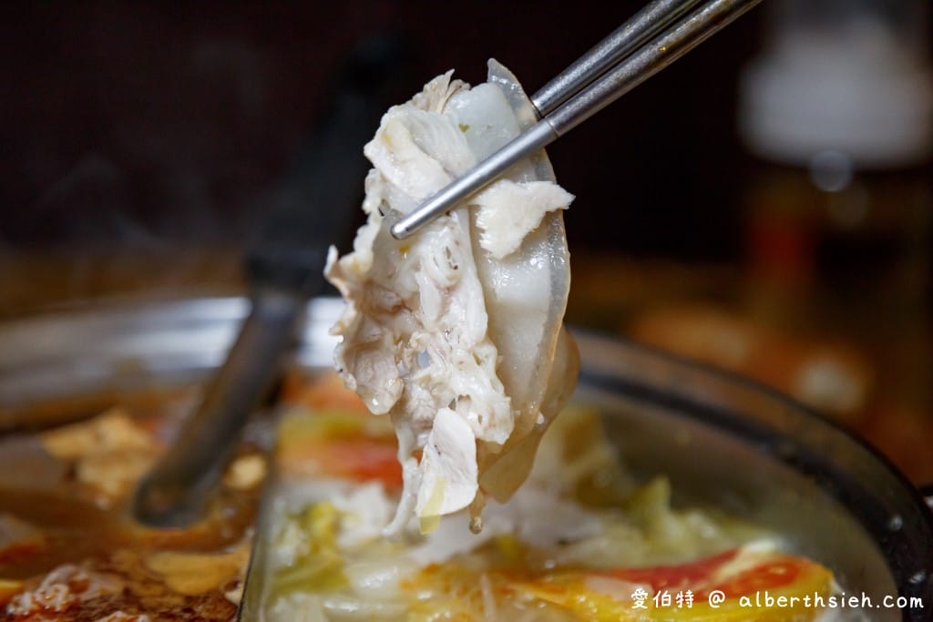 桃園平鎮鎮記麻辣火鍋(延平店)｜麻而不辣，鴨血入味好吃