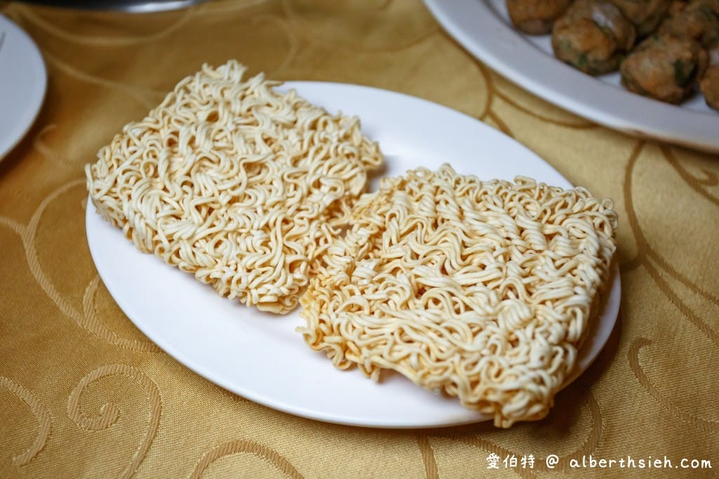桃園平鎮鎮記麻辣火鍋(延平店)｜麻而不辣，鴨血入味好吃