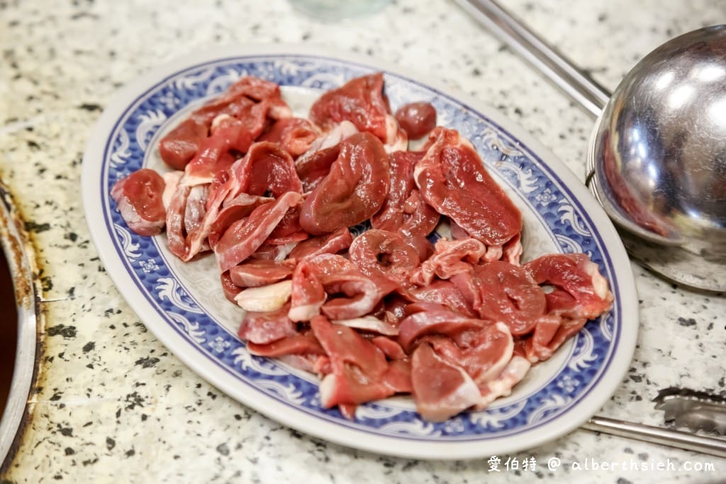 嘉義補冬美食．霸味薑母鴨友愛店（湯頭美味的炭火火鍋暖胃又暖身）