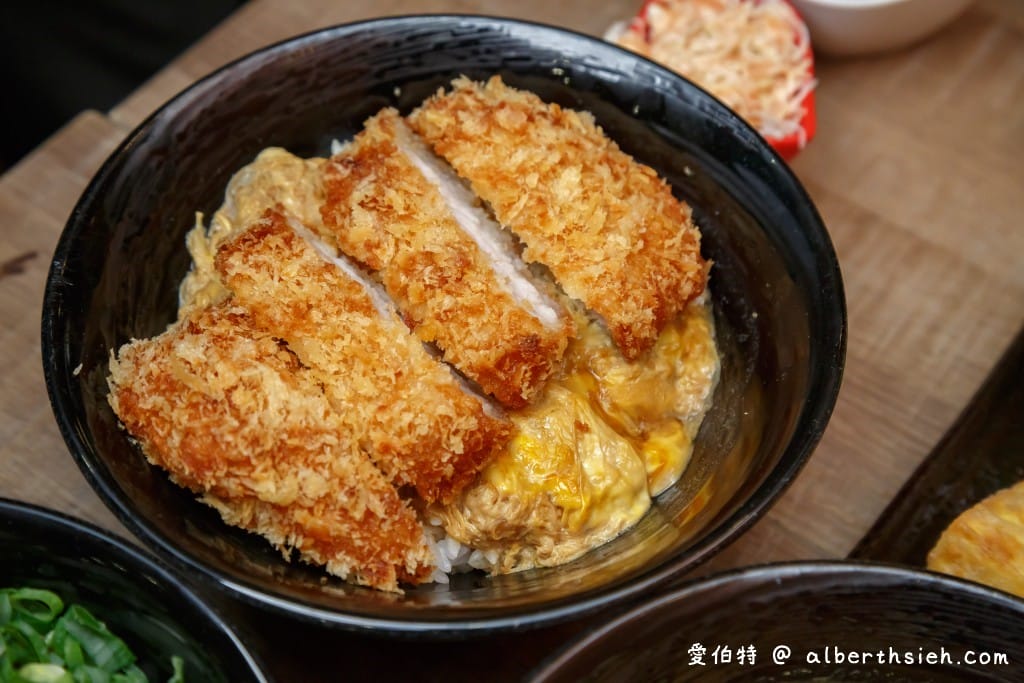 桃園藝文特區美食．新丼（23種創意丼飯任你選，飯跟味噌湯讓你吃到飽超大心）