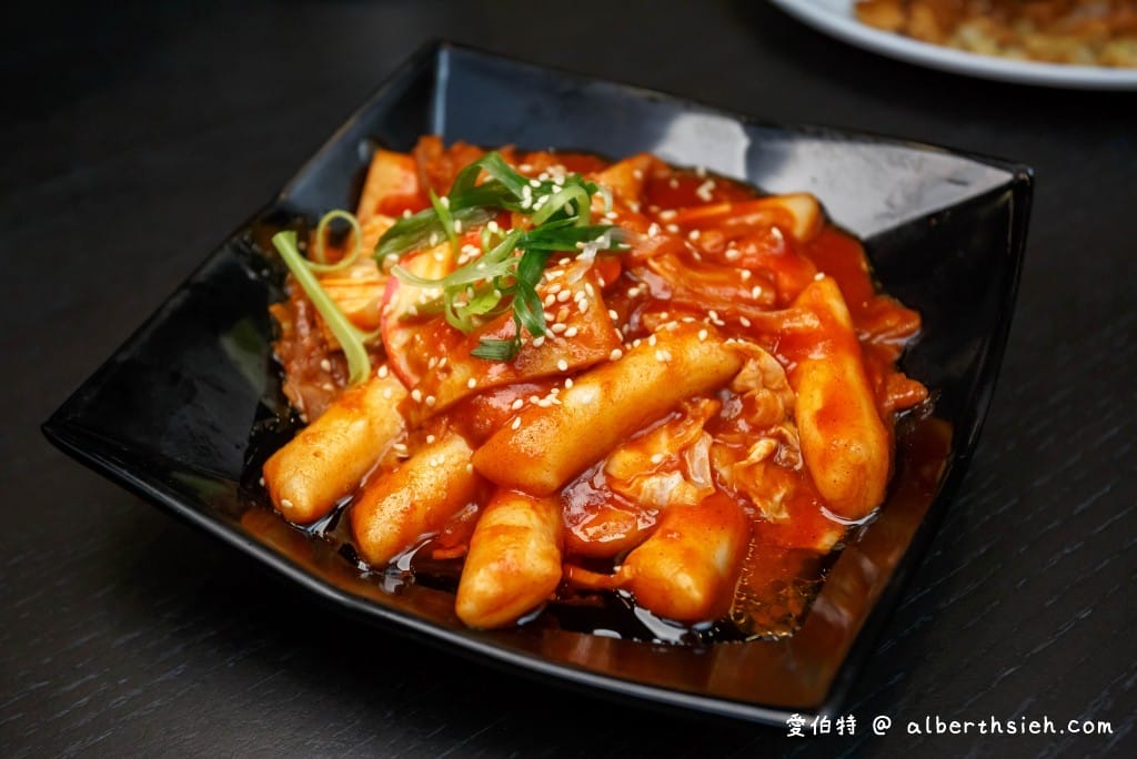 桃園藝文特區美食．朋月栻 의미找含意-韓式特色餐酒館（價錢平實搭配環境氛圍超讚）