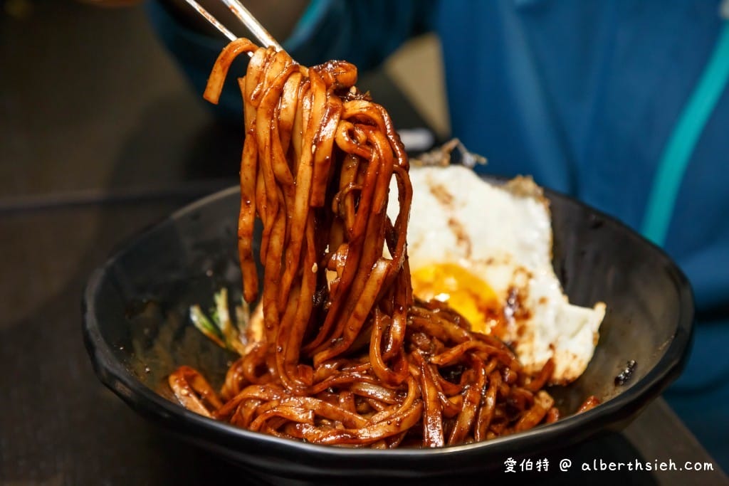 桃園藝文特區美食．朋月栻 의미找含意-韓式特色餐酒館（價錢平實搭配環境氛圍超讚）