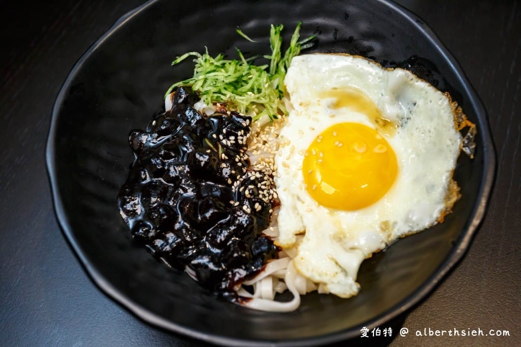桃園藝文特區美食．朋月栻 의미找含意-韓式特色餐酒館（價錢平實搭配環境氛圍超讚）