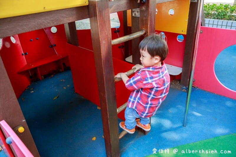 桃園同安親子公園（藝文特區旁有攀爬網溜滑梯/海盜船溜滑梯/沙坑/尿布盪鞦韆）