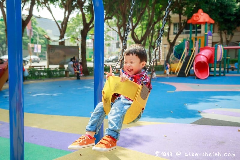桃園同安親子公園（藝文特區旁有攀爬網溜滑梯/海盜船溜滑梯/沙坑/尿布盪鞦韆）