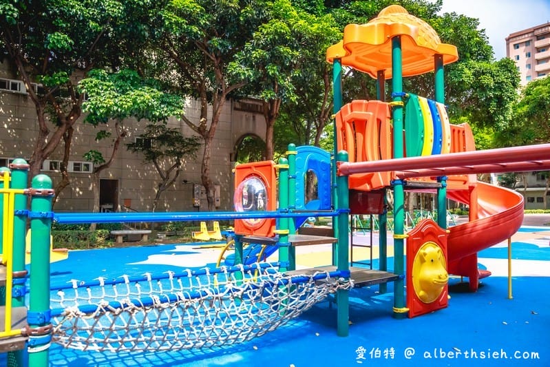 桃園同安親子公園（藝文特區旁有攀爬網溜滑梯/海盜船溜滑梯/沙坑/尿布盪鞦韆）