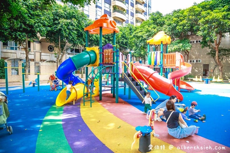 桃園同安親子公園（藝文特區旁有攀爬網溜滑梯/海盜船溜滑梯/沙坑/尿布盪鞦韆）
