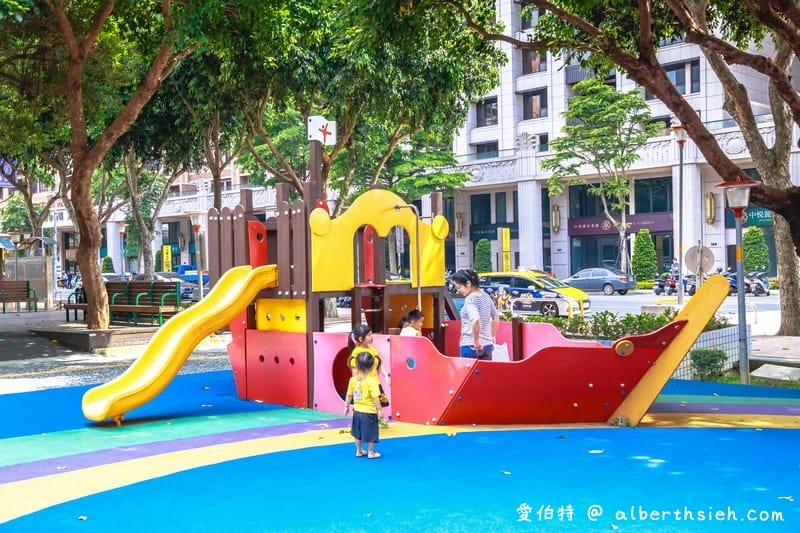桃園同安親子公園（藝文特區旁有攀爬網溜滑梯/海盜船溜滑梯/沙坑/尿布盪鞦韆）