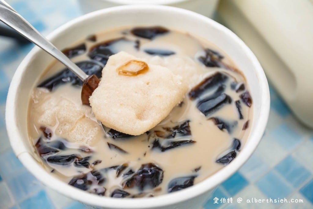 桃園中壢美食．澎湃豆花龍岡店（超推粉粿，豆花也不會過於甜膩清爽好吃）