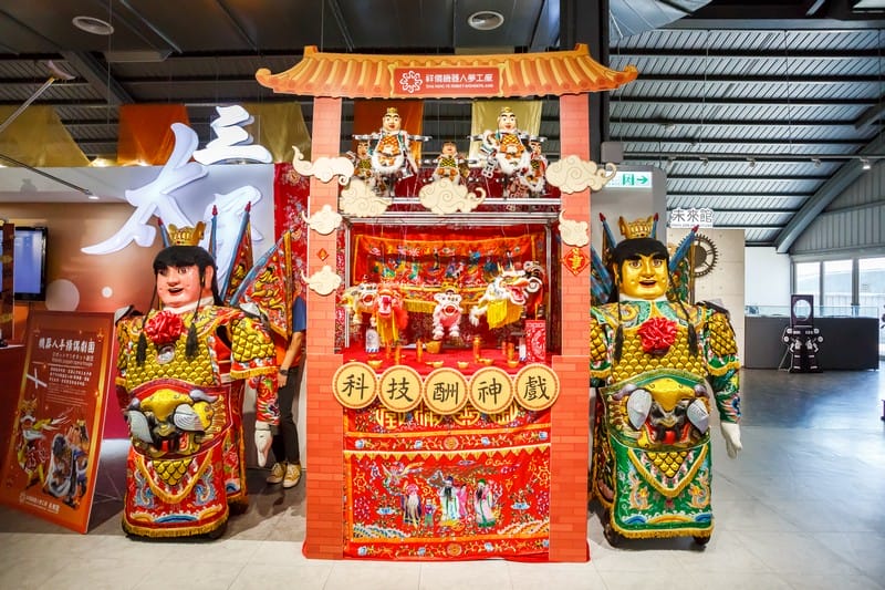 桃園觀光工廠．祥儀機器人夢工廠（桃園親子景點，太陽能小恐龍親子DIY還有新奇的機器人互動體驗）