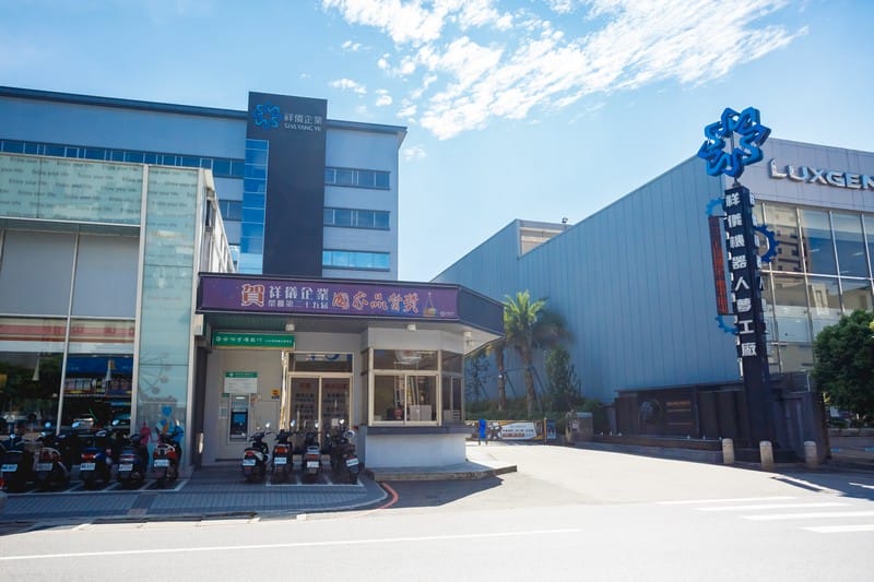 桃園觀光工廠．祥儀機器人夢工廠（桃園親子景點，太陽能小恐龍親子DIY還有新奇的機器人互動體驗）