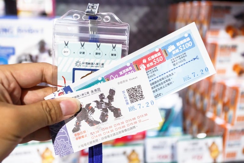 桃園觀光工廠．祥儀機器人夢工廠（桃園親子景點，太陽能小恐龍親子DIY還有新奇的機器人互動體驗）