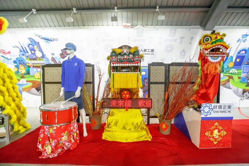 桃園觀光工廠．祥儀機器人夢工廠（桃園親子景點，太陽能小恐龍親子DIY還有新奇的機器人互動體驗）