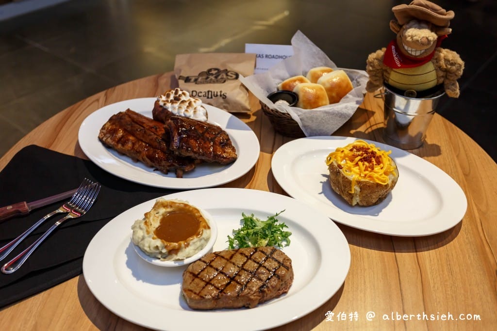 桃園新光影城（斥資4億打造的6800坪複合娛樂城，電影美食雙享，旁邊就是XPARK水族館）