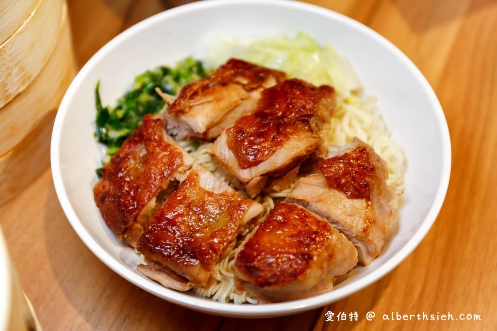 桃園新光影城（斥資4億打造的6800坪複合娛樂城，電影美食雙享，旁邊就是XPARK水族館）