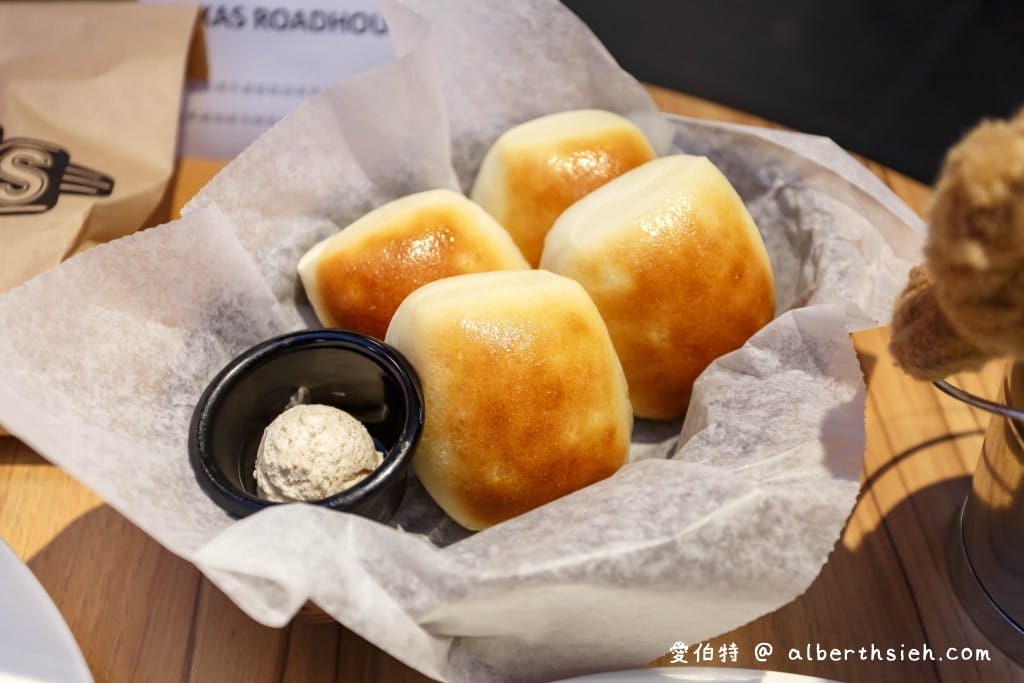 桃園新光影城（斥資4億打造的6800坪複合娛樂城，電影美食雙享，旁邊就是XPARK水族館）
