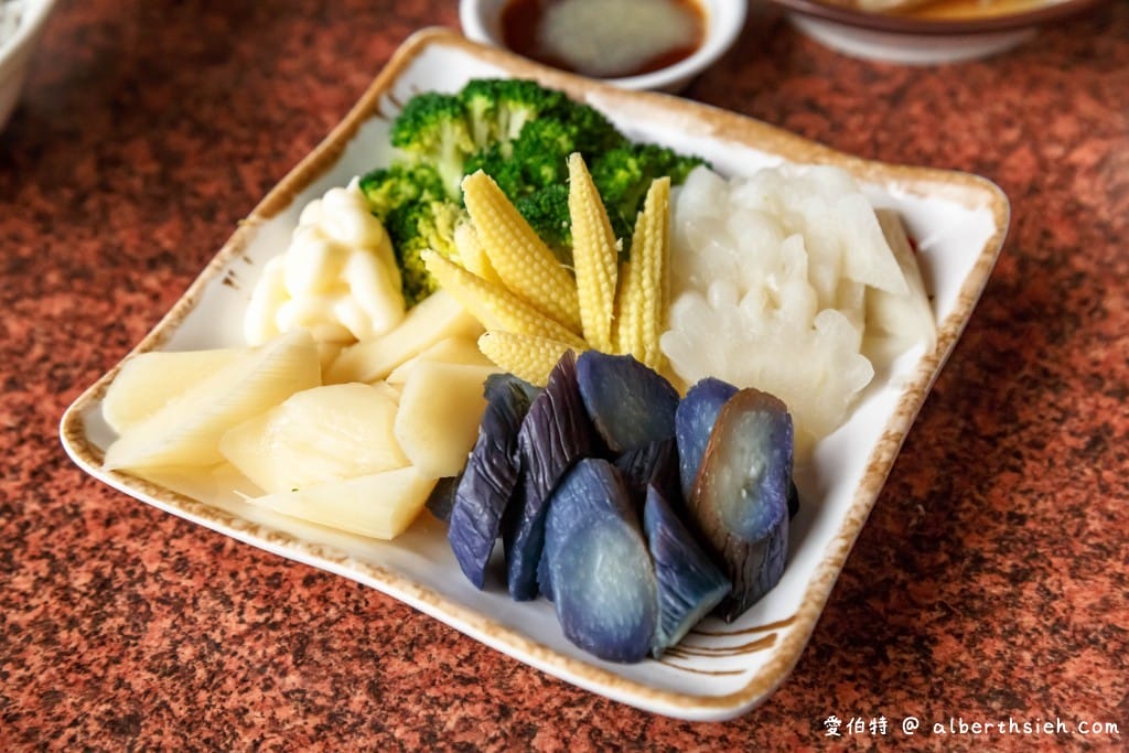 嘉義美食．林家火雞肉飯（在地人推薦，米飯粒粒分明，豬腳也好吃）