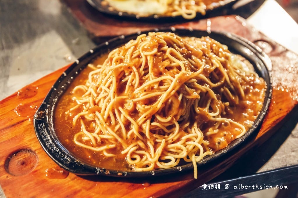 龍岡忠貞貿東夜市（星期三限定的小夜市，腹地不大但吃喝玩樂通通有）