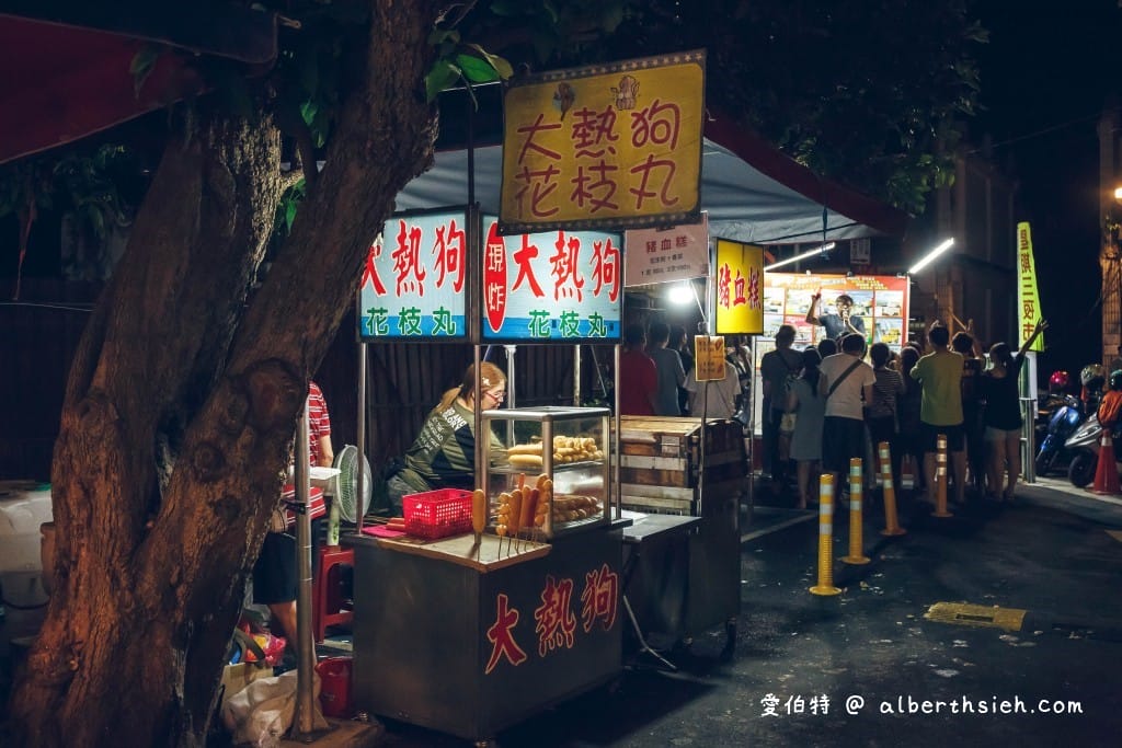 龍岡忠貞貿東夜市（星期三限定的小夜市，腹地不大但吃喝玩樂通通有）
