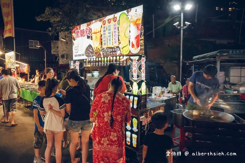 龍岡忠貞貿東夜市（星期三限定的小夜市，腹地不大但吃喝玩樂通通有）
