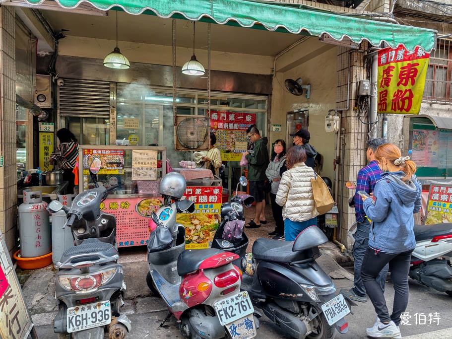 桃園南門市場美食｜南門第一家廣東腸粉，銅板價現蒸腸粉，一份就很飽 @愛伯特