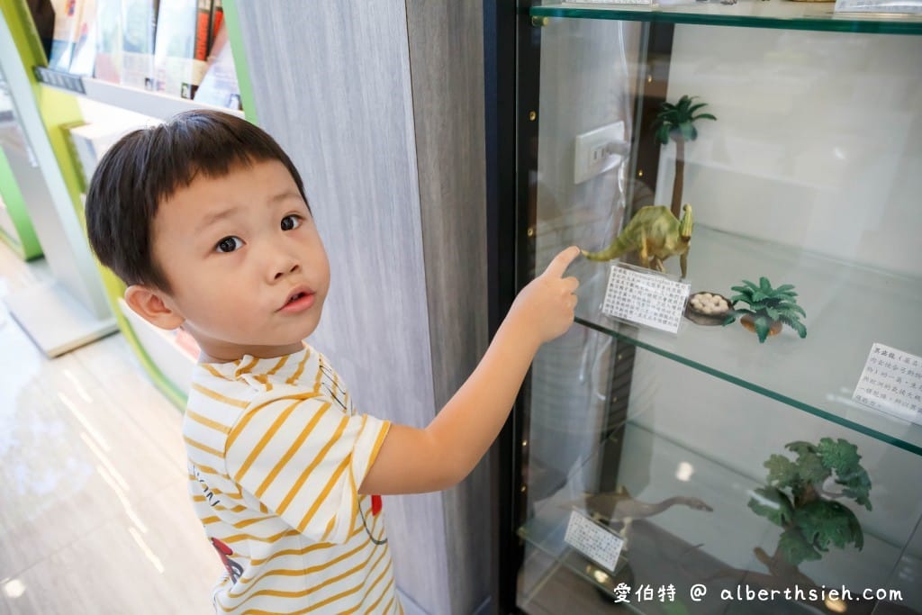 桃園特色小七．7-11祥綸門市恐龍店（自帶聲光特效的暴龍，環境寬敞，停車空間多）