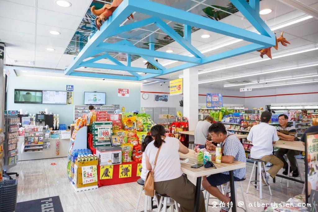 桃園特色小七．7-11祥綸門市恐龍店（自帶聲光特效的暴龍，環境寬敞，停車空間多）
