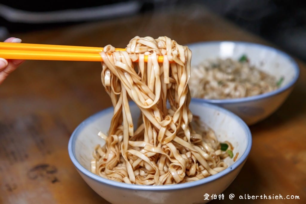 宜蘭頭城美食．阿茂麵攤（五十年老店，有顆粒的古早味黑芝麻麻醬麵好吃）
