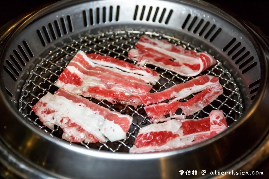 桃園豬對有燒烤吃到飽（一人只要299起，60種以上食材讓你吃粗飽，藝文特區內）