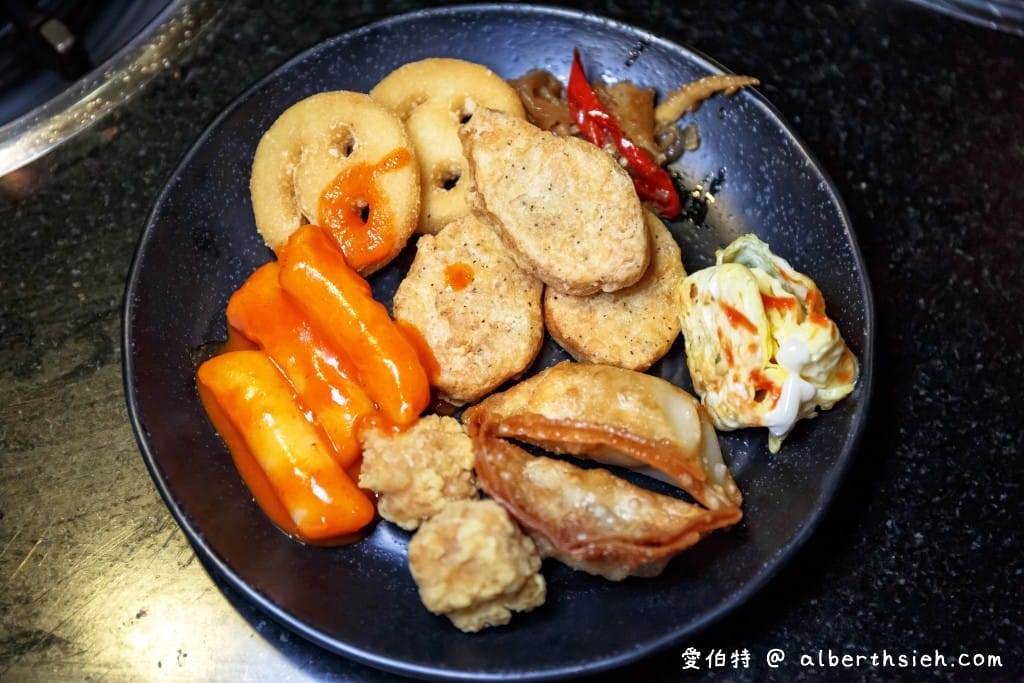 桃園豬對有燒烤吃到飽（一人只要299起，60種以上食材讓你吃粗飽，藝文特區內）