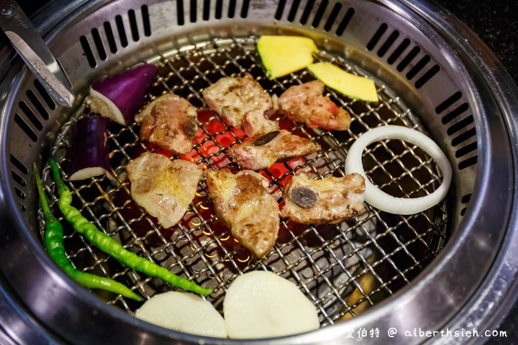 桃園豬對有燒烤吃到飽（一人只要299起，60種以上食材讓你吃粗飽，藝文特區內）