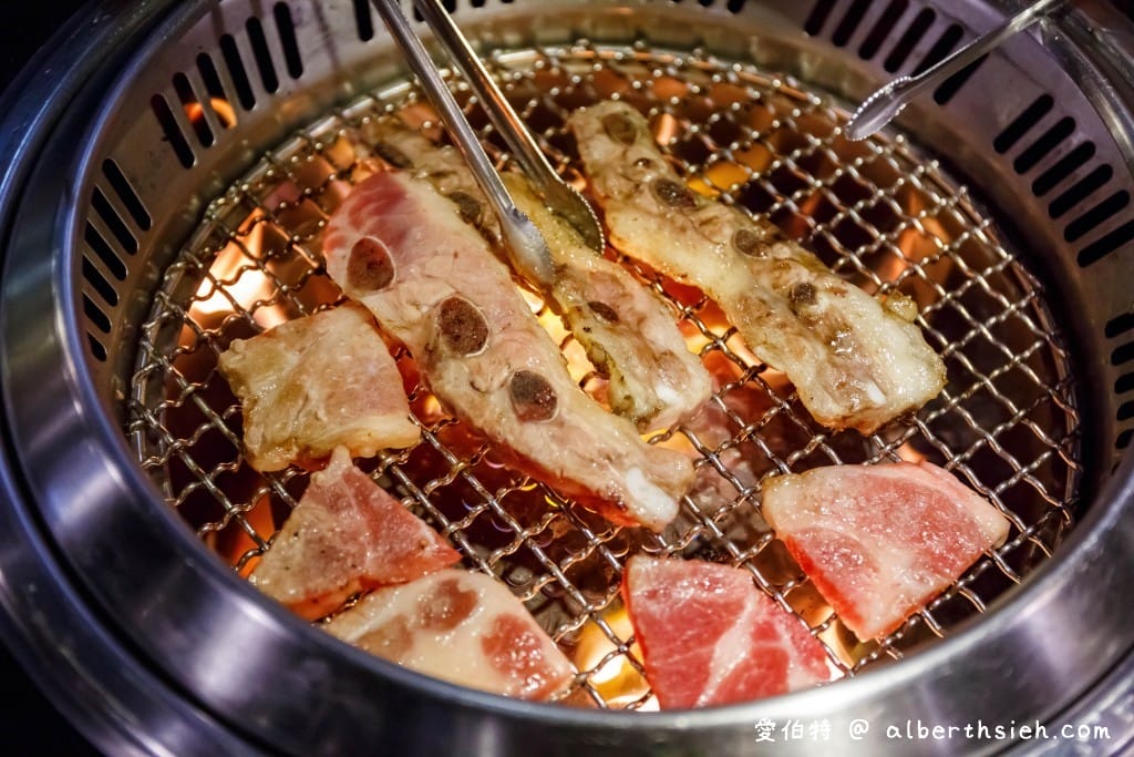 桃園豬對有燒烤吃到飽（一人只要299起，60種以上食材讓你吃粗飽，藝文特區內）