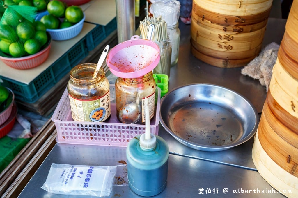 中壢龍岡美食．忠貞祖傳現做小籠包（一籠10顆80元，價錢實惠，人氣排隊名店）